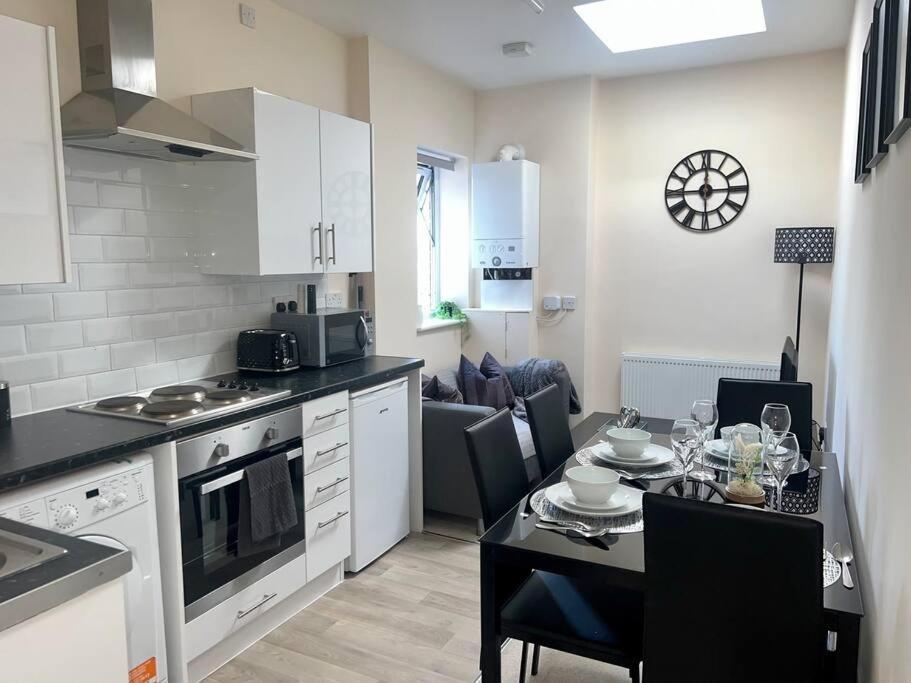 אוקספורד 2 Bedroom Apartment With Balcony מראה חיצוני תמונה
