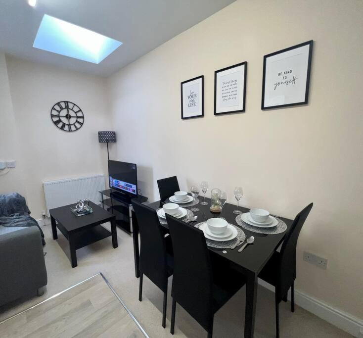 אוקספורד 2 Bedroom Apartment With Balcony מראה חיצוני תמונה